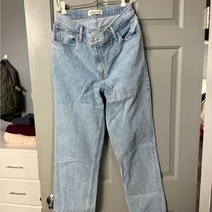 Abercrombie The 90s Straight Ultra High Rise Jean